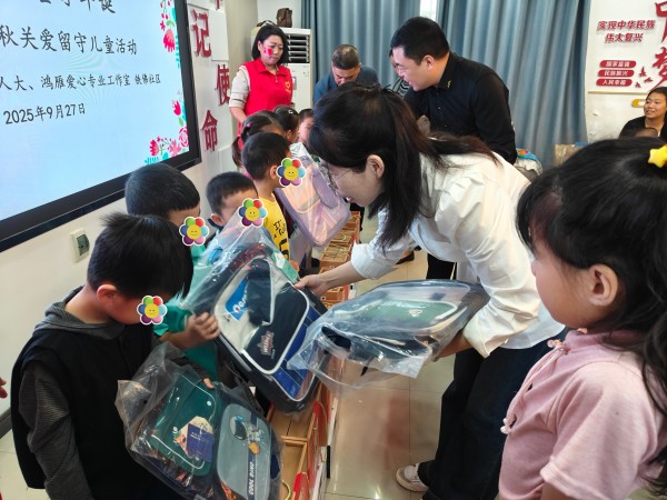 送书包.jpg
