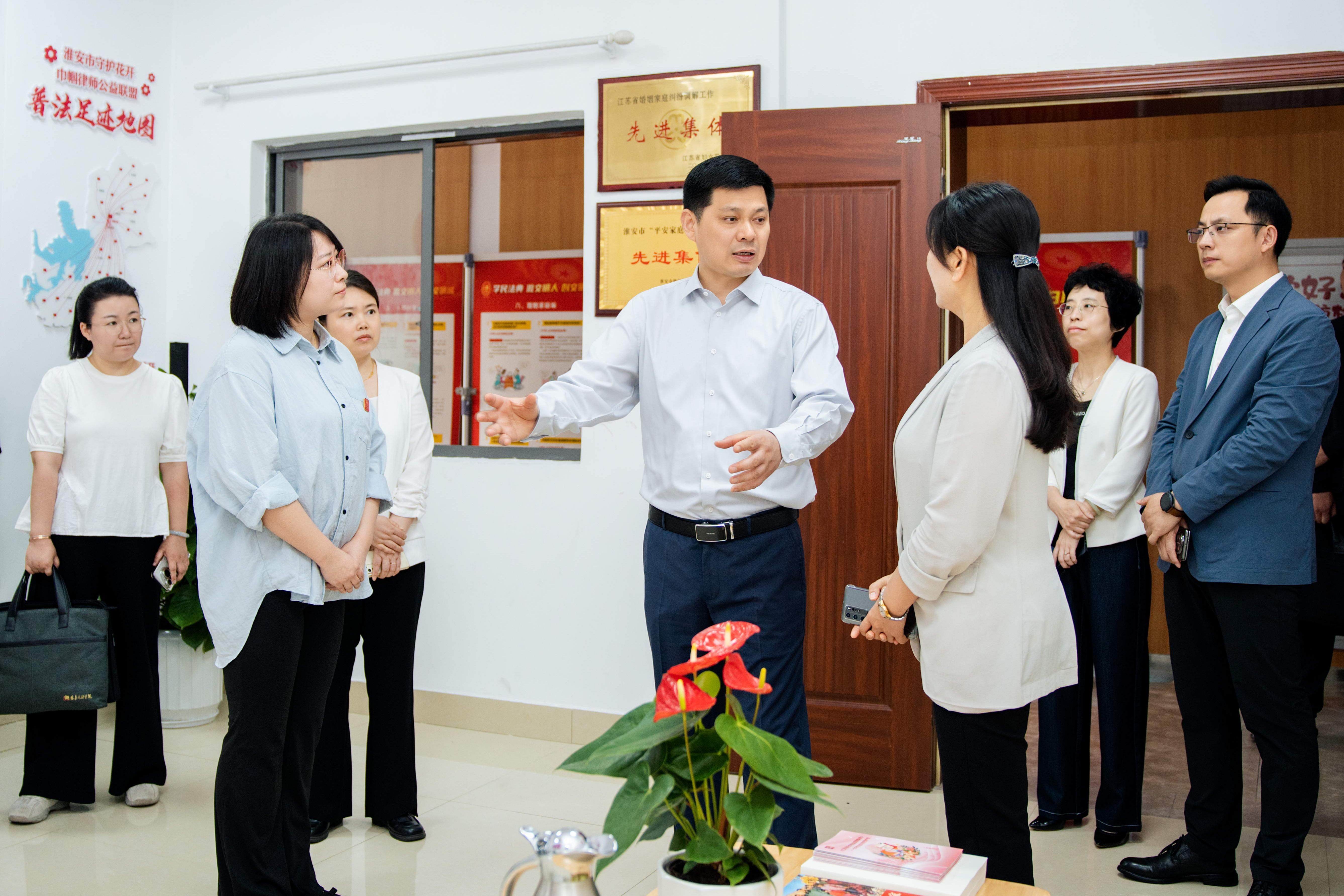 胡毅专题调研我市妇联工作